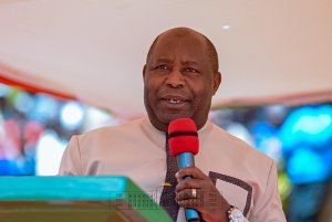 Perezida Ndayishimiye yibasiye bikomeye uwamusabye kudaharira Imana ibibazo by'Abarundi