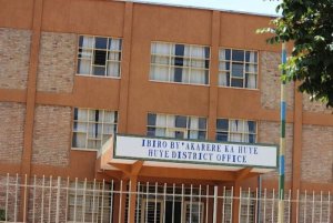 Huye: Umugabo yasanzwe mu giti yapfuye