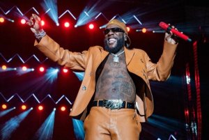 Burna Boy wahuriye n'uruva gusenya muri Houston, yahorejwe amarira muri Dallas