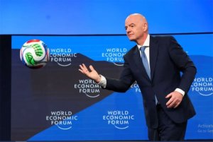 Abafana bo mu Bwongereza bihaye Gianni Infantino