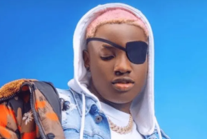 Ruger yavuye ku rubyiniro igitaraganya nyuma yo gufatwa igitsina n'umufana w'umugore