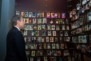 Umunyamabanga wa USA yavuze amagambo akomeye nyuma yo gusura Urwibutso rwa Jenoside ku Gisozi