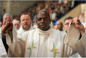 Papa Francis yakuyeho ububasha bw'ubusaseridoti Padiri Wenceslas Munyeshyaka