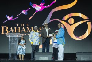 Perezida Kagame yashimiwe umubano mwiza yambikwa Umudali w'Icyubahiro 