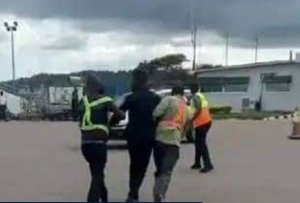 Uganda: Polisi yataye muri yombi Bobi Wine utavuga rumwe na Museveni