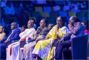 Jeannette Kagame yitabiriye igitaramo Chorale de Kigali yaririmbyemo injyana zitamenyerewe muri Kiliziya