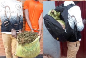 Abagabo babiri bafashwe batwaye urumogi barwita imibavu ihumura