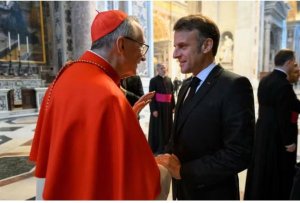 Perezida Macron yashinjwe kwivanga mu matora ya Papa