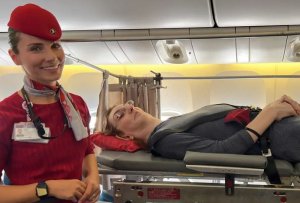 Umugore wa mbere muremure ku Isi akoresha imyanya itandatu mu ndege