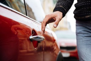 U Bushinwa bwahagaritse imodoka zifite ‘poignée' zitagaragara