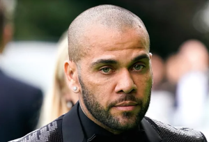 Umugore ushinja Dani Alves kumusambanya ku ngufu yatanze ikimenyetso gitangaje