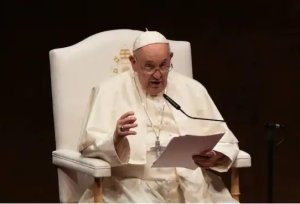 Papa Fransisiko yatangiye aganira n'Urubyiruko muruzinduko arimo muri Portugali