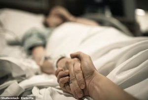 Umugore uri hafi gupfa yasabye umugabo we ko yamureka akaryamana n'uwo bahoze bakundana