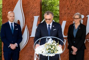 Intumwa yihariye ya Donald Trump yasuye Urwibutso rwa Jenoside rwa Kigali