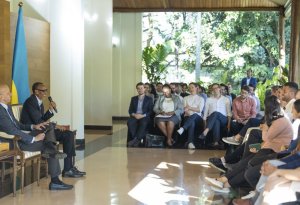 Ntuzemere kuguma hasi: Perezida Kagame aganira n'abanyeshuri ba Harvard Business School