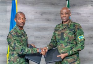 Lt Gen Mubarakh Muganga yatangiye inshingano ze nshya nk'Umugaba Mukuru w'Ingabo z'u Rwanda