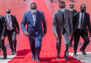 Perezida Kagame yahuriye ku meza n'abandi banyacyubahiro i Dakar mbere yo gutaha Stade Nshya