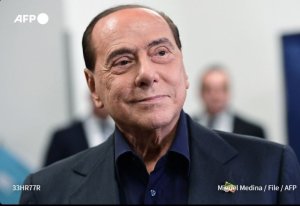 Silvio Berlusconi umunyapolitiki n'umukunzi wa Ruhago mu Butariyani yapfuye