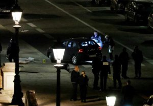 U Bufaransa: Nyuma y'amatora harashwe 2 barekezaga hafi y'aho Macron yishimiraga intsinzi 