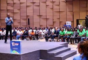 Perezida Kagame yiyemeje guhangana n'urubyiruko rusigaye rujya kuramya ubukene