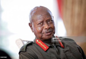 Perezida Museveni aravugwaho kwanga ko umuhungu we ava mu gisirikare
