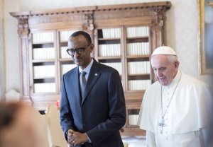 Reka tukwibutse ibyamamare ku rwego mpuzamahanga byabashije guhura na Papa Francis ubwo yarakiri mu mubiri