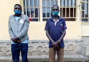 Nyabihu: Polisi yafashe abagabo baherutse kwiba ibyapa byo ku muhanda ngo babigurishe 