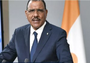 Niger:Bazoum yashatse umwavoka wamufasha gusubirana ubutegetsi. Birashoboka?