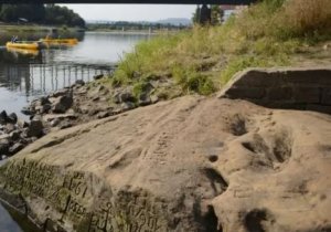 Amabuye ashushanya inzara mu Buraya yatangiye kugaragara,kuki bibaye ubu?