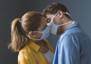 Abaturage bagiriwe inama z'uburyo bakoramo imibonano mpuzabitsina ndetse bagakomeza no kwirinda Coronavirus