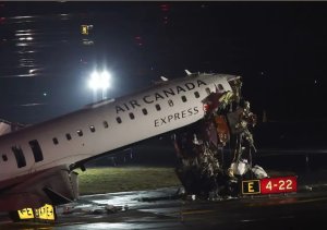 BREAKING: Impanuka ikomeye y'indege yagonganye n'imodoka muri America