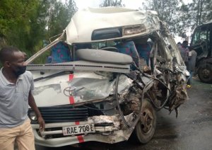 Karongi: Imodoka itwara abagenzi yagonganye na FUSO abantu 6 barakomereka