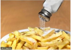 Dore impamvu tugomba kugabanya umunyu turya mu maguru mashya