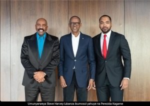 Perezida Kagame yahuye n'Umunyarweya Steve Harvey uri mu Rwanda