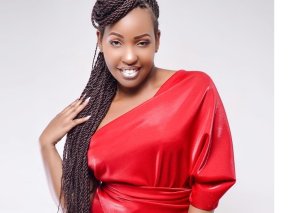 Miss Teta Sandra nyuma yo kubyarira umuhanzi Weasel,yinjiye no mu marushanwa yo guhatanira kuba umunyamakuru muri Uganda[AMAFOTO]