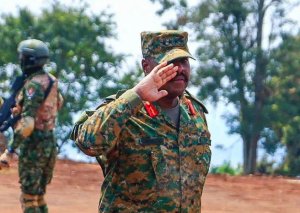 Gen Muhoozi yateguje ibitero ku bacanshuro b'abazungu bari muri RDC