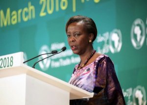 Louise Mushikiwabo yavuze uburyo yigeze guterwa ubwoba na Ambasaderi wa Canada