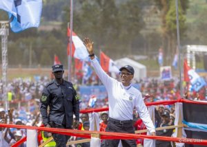 "Nta cyiza nko kubabera umuyobozi"-Perezida Kagame yiyamamarije i Busogo imbere y'ibihumbi