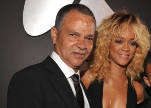 Rihanna yahagaritse ikirego arega se Ronald Fenty kimaze imyaka irega 2 mu rukiko 