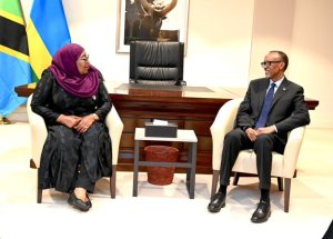 Perezida Kagame yagiranye ibiganiro na mugenzi we Samia Suluhu