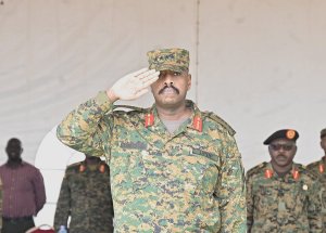 Gen Muhoozi byamwanze mu nda, agaruka ‘gitigisa Isi' yifashishije Twitter