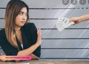 Dore bimwe mu bimenyetso bishobora kukwereka ko umukobwa mukundana agukurikiyeho amafaranga