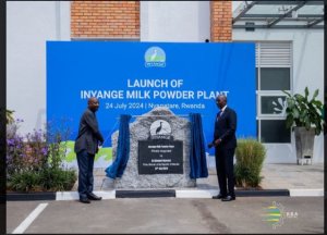 Minisitiri Ngirente yafunguye ku mugaragaro uruganda ruzajya rutunganya toni 50 z'amata y'ifu