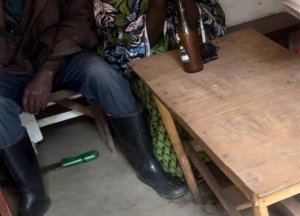 Musanze: Batewe inkeke n'isoresore n'abagabo bitwaza imipanga mu tubari