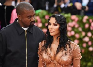 Kim Kardashian yamaze kugirwa ingaragu byemewe n'amategeko 