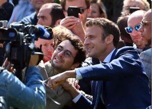 Emmanuel Macron yatsinze Le Pen watumye havugwa byinsi mu Bufaransa