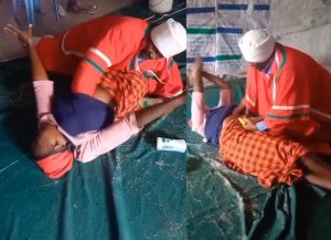 Pasiteri yafashwe amashusho ari gusiga umuti ku myanya y'ibanga y'umugore 