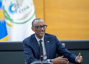 Perezida Kagame yahishuye ukuntu yigiye Ikinyarwanda kuri Radio asaba kugisigasira
