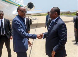 Perezida Kagame yaganiriye na Macky Sall watangaje ko ataziyamamaza kongera kuyobora Sénégal