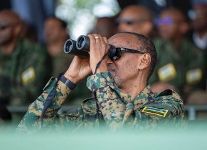 Perezida Kagame yakurikiranye imyitozo ikaze y'ingabo yambaye gisirikare [AMAFOTO